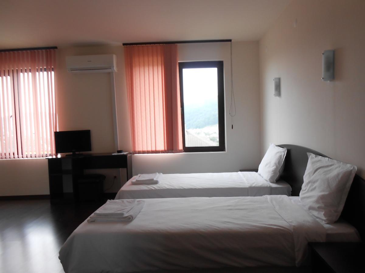 Hotel Enchevi Kirkowo Zewnętrze zdjęcie