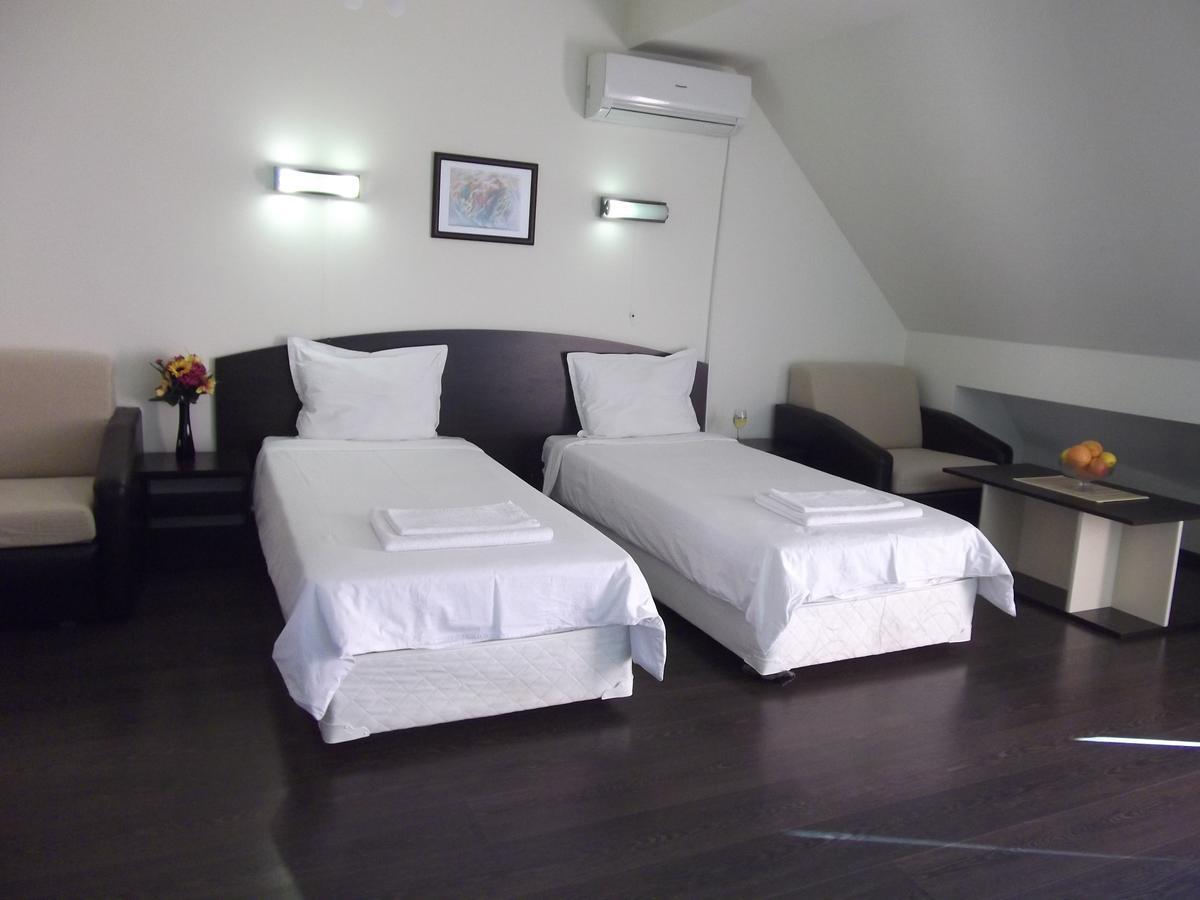 Hotel Enchevi Kirkowo Zewnętrze zdjęcie