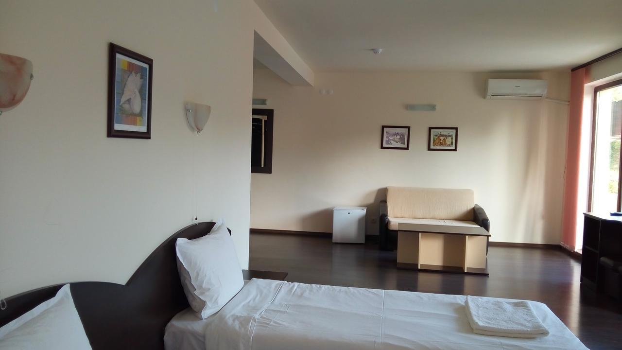 Hotel Enchevi Kirkowo Zewnętrze zdjęcie